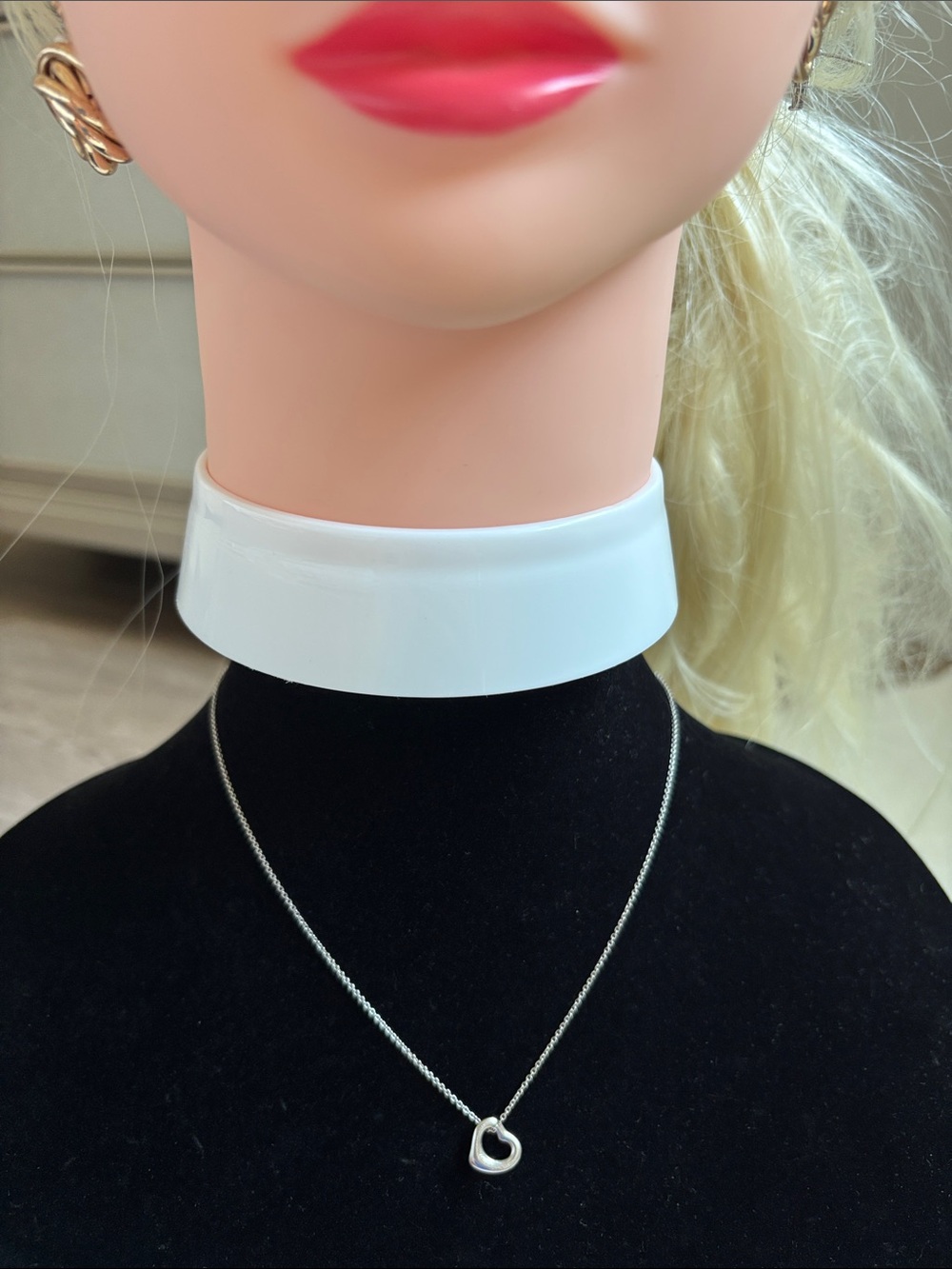 Tiffany & Co Elsa Peretti Heart Pendant 16” Necklace comes with a Box